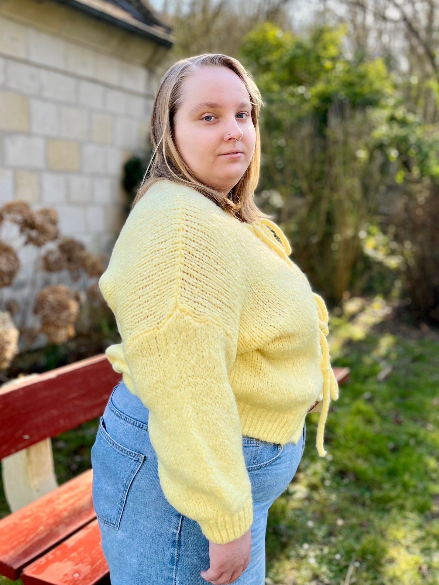 Gilet en laine avec noeud - jaune