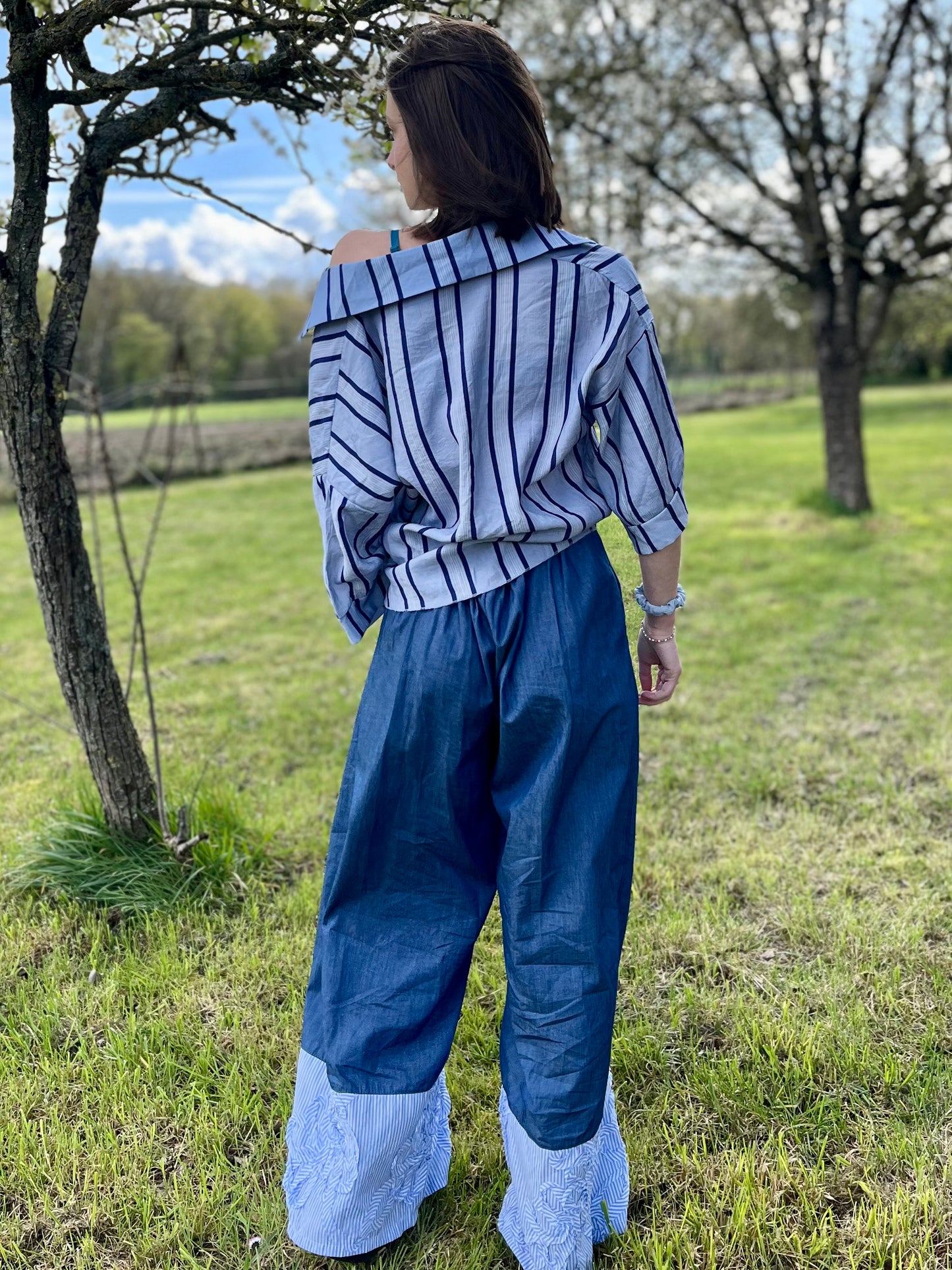 Pantalon large bas broderie - bleu jeans