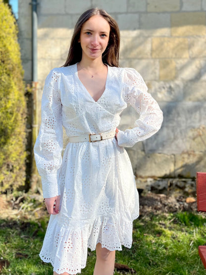 Robe courte en broderie - blanc