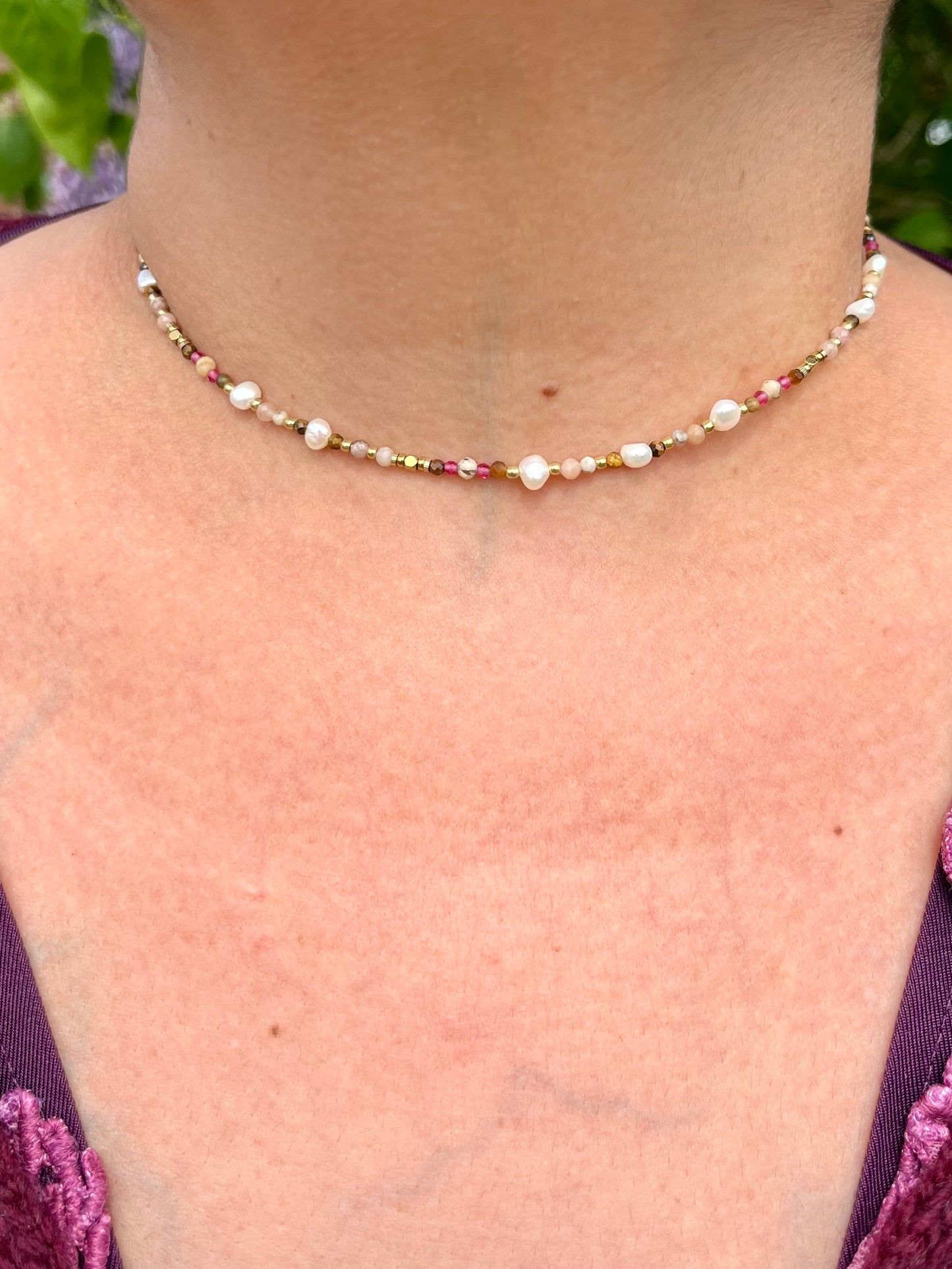 Collier ras de cou pierres naturelles - beige/rose