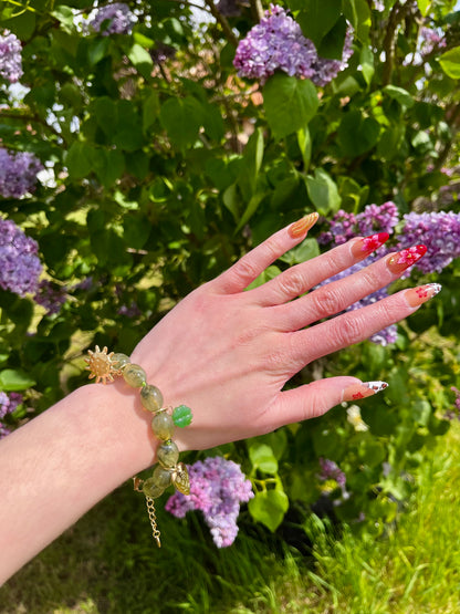 Bracelet perles naturelles et breloques - kaki