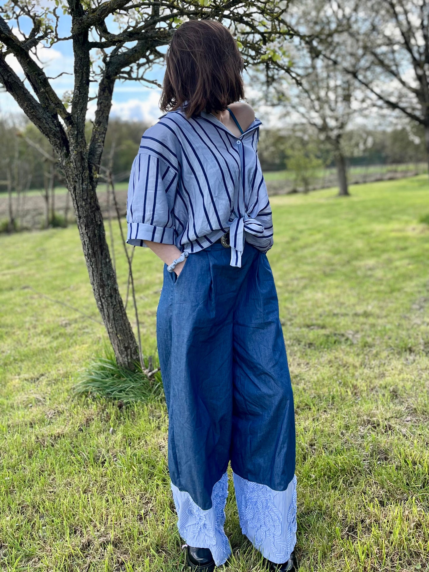 Pantalon large bas broderie - bleu jeans