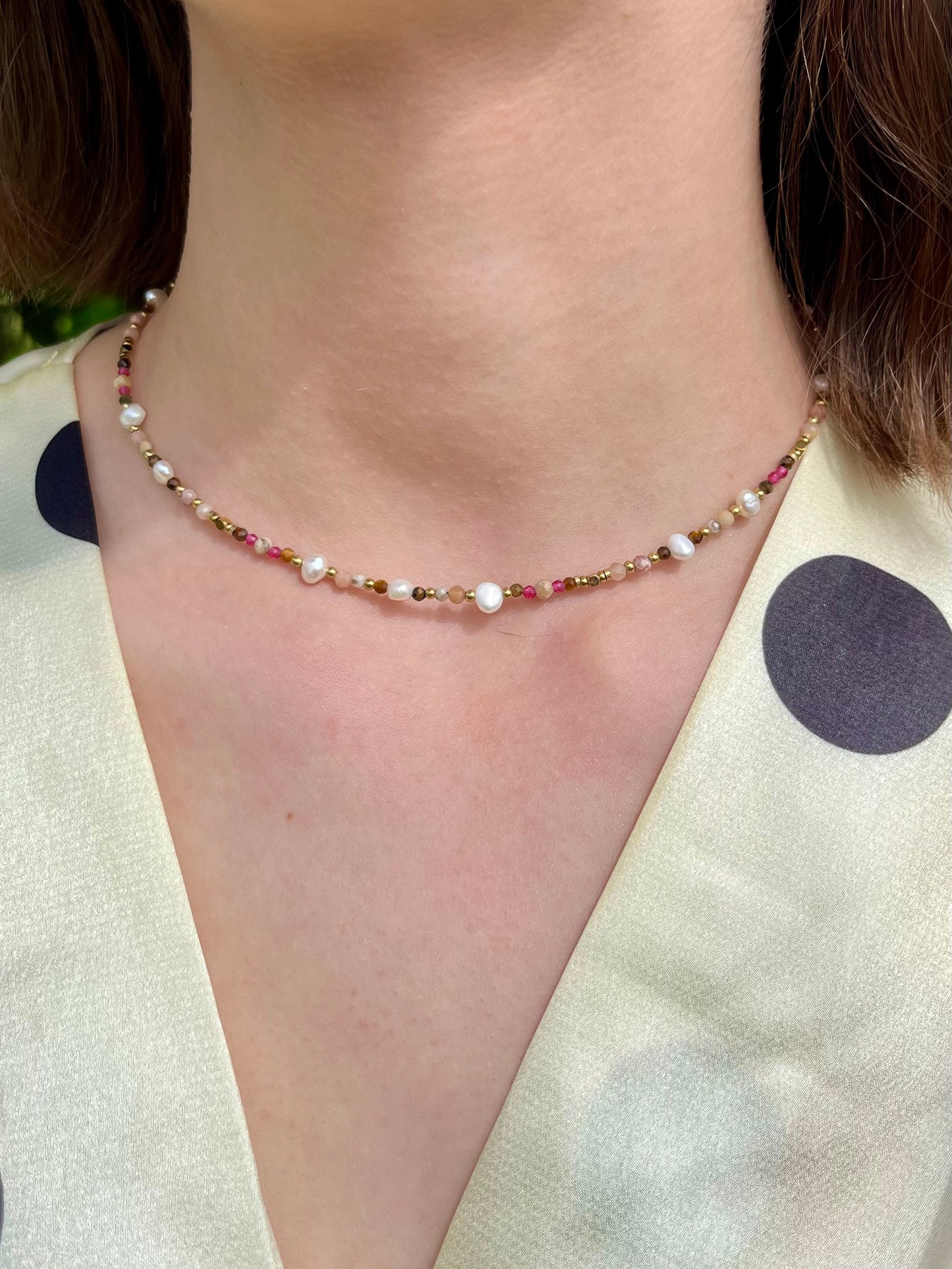 Collier ras de cou pierres naturelles - beige/rose