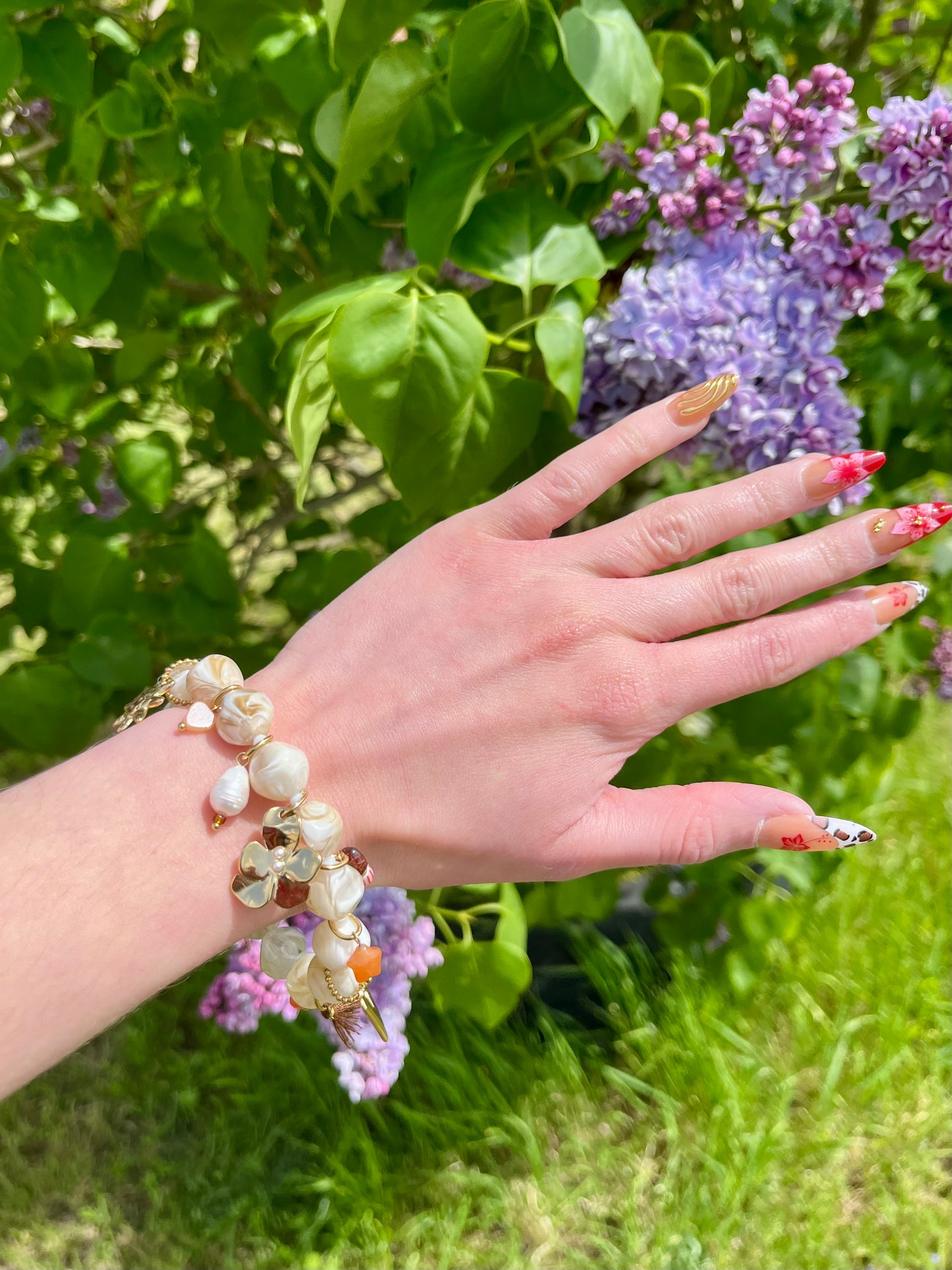 Bracelet perles naturelles et breloques - écru